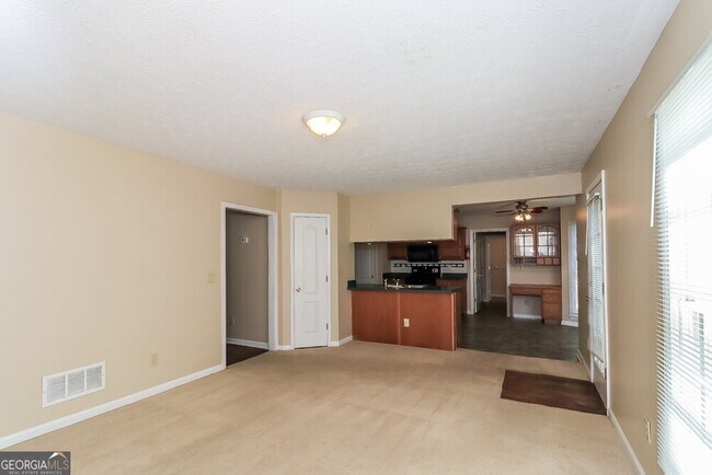 Building Photo - 2885 Summit View Ct