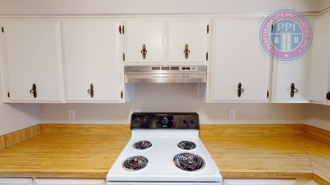 Building Photo - Desirable Tualatin - Central Air! Single L...