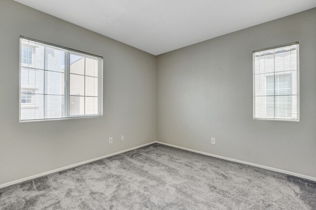 Building Photo - Beautiful 2 Story, 3 Bedroom Home Northwest!