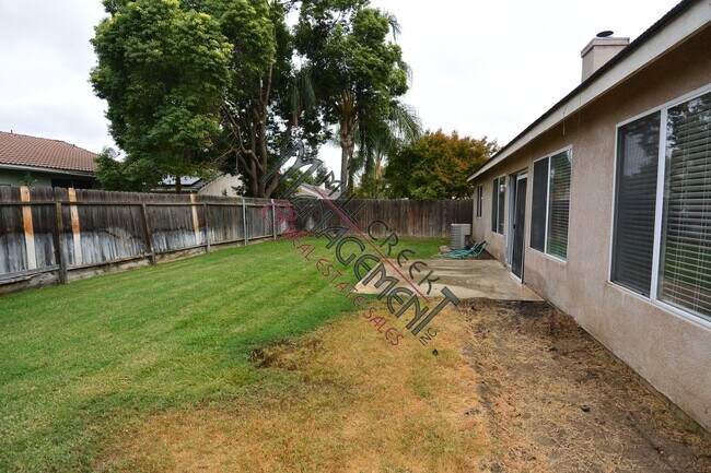 Building Photo - 5404 W Dorothea Ave