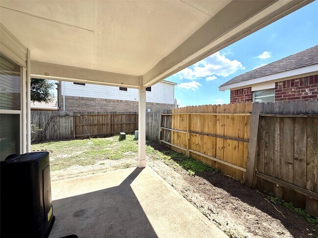 Building Photo - 10022 Driftwood Park Dr
