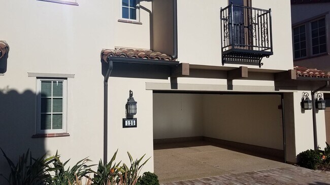 Building Photo - 3 bd/3.5 Ba Sea Summit Panoramic Ocean View Home in San Clemente!