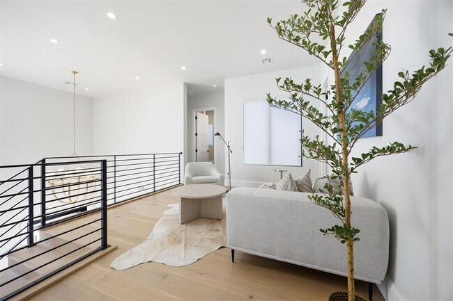 Building Photo - 1129 NW 42nd St