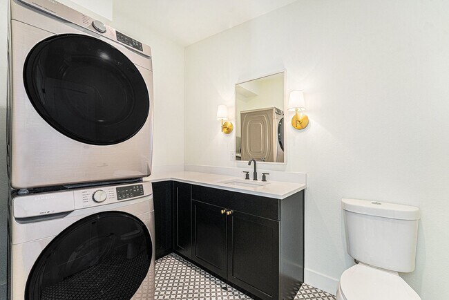 Building Photo - Modern Townhouse in Prime Location Near Sloan's Lake - 2 bedrooms - 4 bathrooms