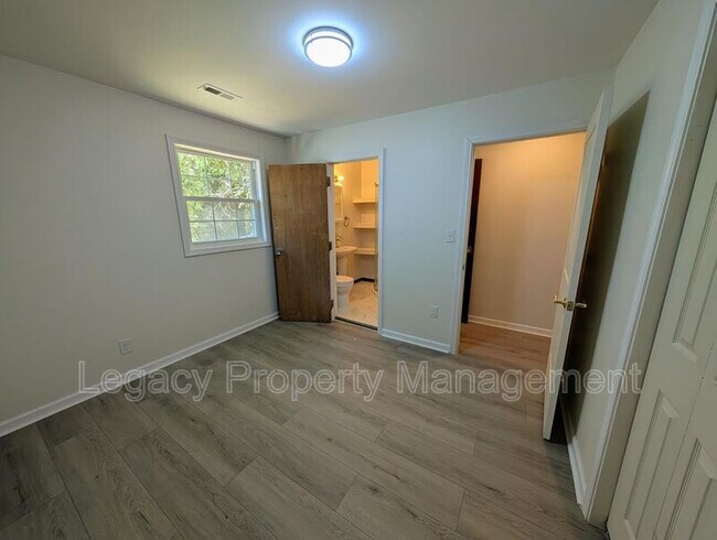 Building Photo - 4421 Kernersville Rd