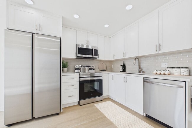 Building Photo - The Harper on Beverly