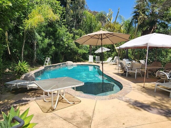 Building Photo - Rarely available Poolside studio cottage!