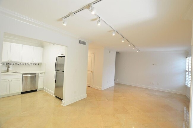 Building Photo - 5838 SW 74th Terrace