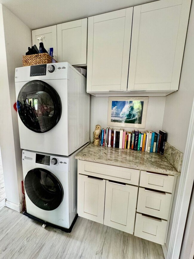 Building Photo - Available Now | Fully Furnished 1 Bedroom,...