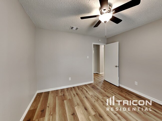 Building Photo - 6414 Willow Springs Dr