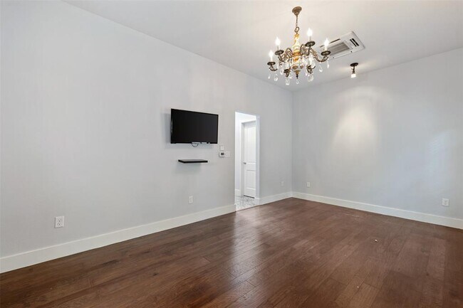 Building Photo - 1606 Kenwood Ave