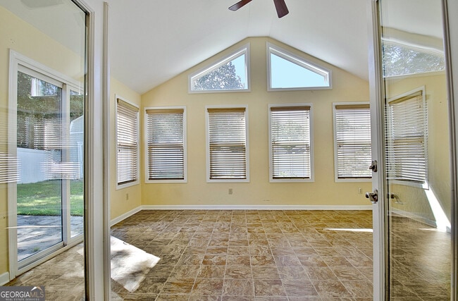 Building Photo - 315 Wood Ridge