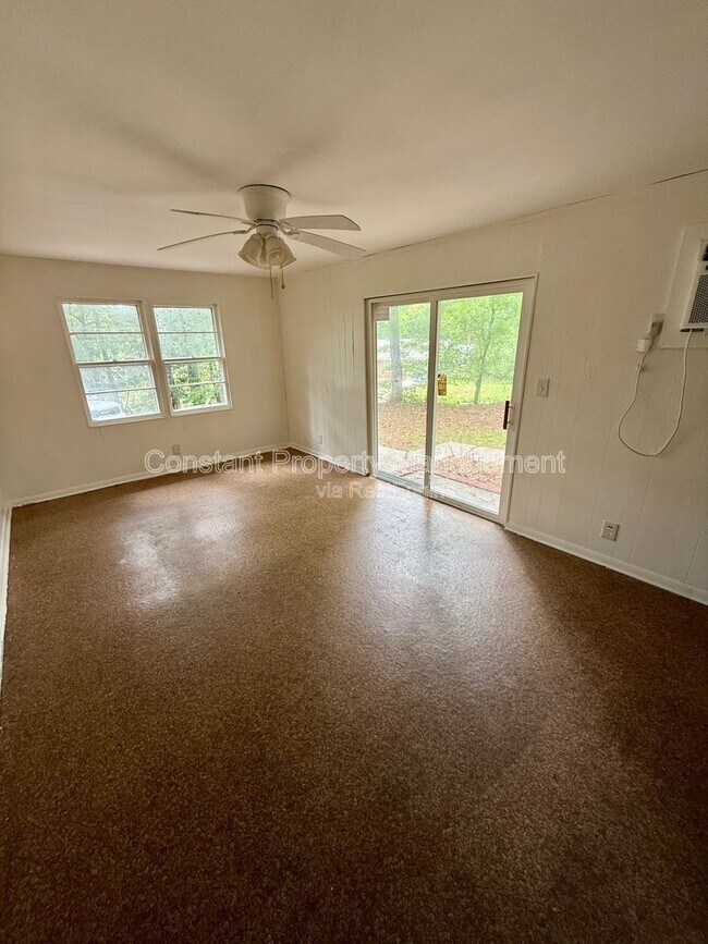 Building Photo - 4158 Log Cabin Dr