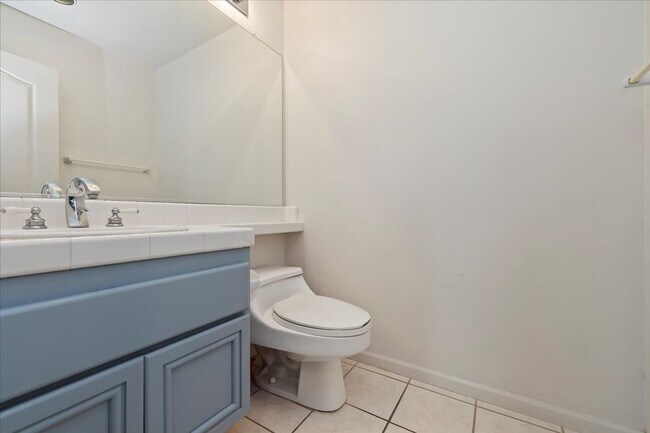 Building Photo - Lakefront Home for Lease – Panoramic Views...