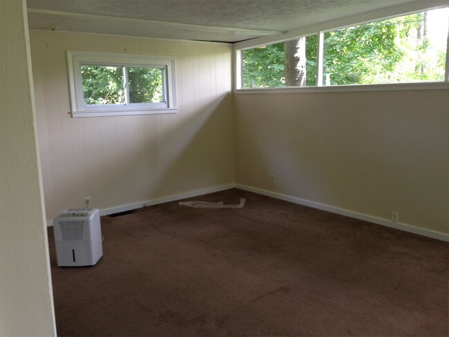 Building Photo - 6080 Park Lake Rd