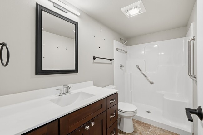 Building Photo - 720 Creekside Dr