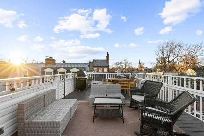 Building Photo - 400 S Lee St