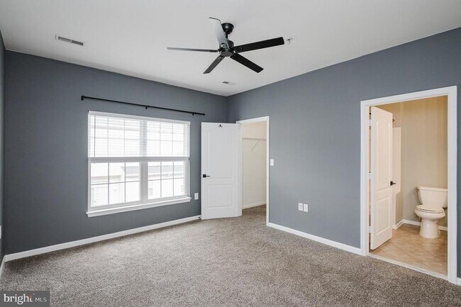 Building Photo - 557 Rhapsody Ct