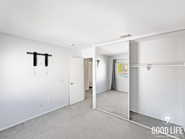 Building Photo - Spacious 4BR Home in Central Mira Mesa