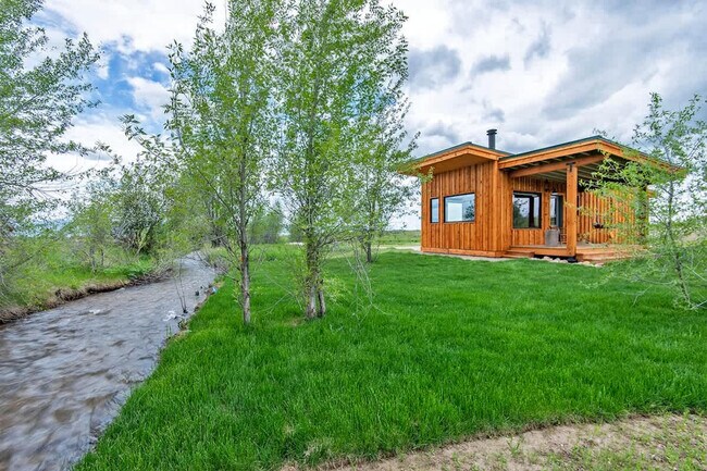 Building Photo - 1085 Rainbow Loop