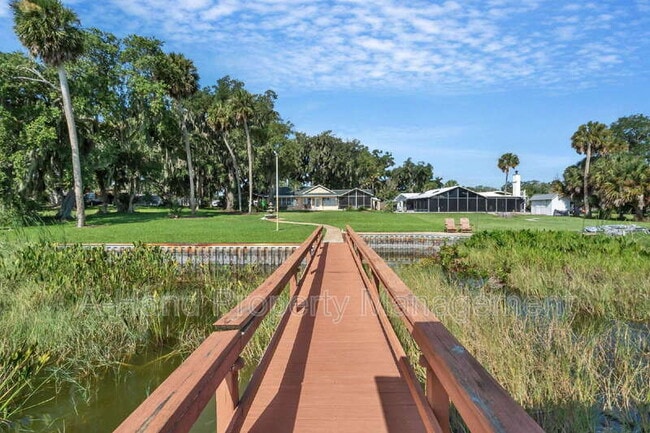 Building Photo - 606 N Shore Dr
