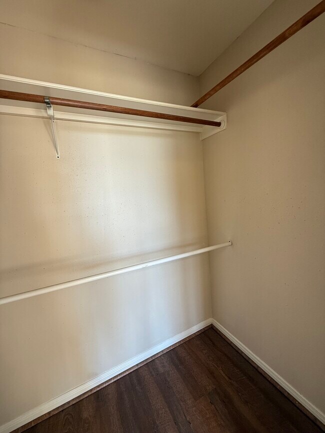 Building Photo - 11980 La Salle River Rd