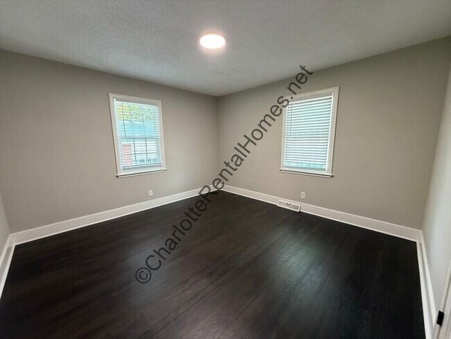Building Photo - Updated 3 bedroom, 2 bathroom house for rent in Shelby, NC