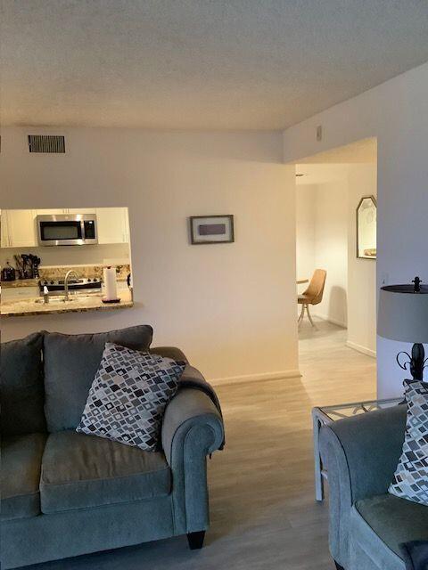 Building Photo - 450 Egret Cir