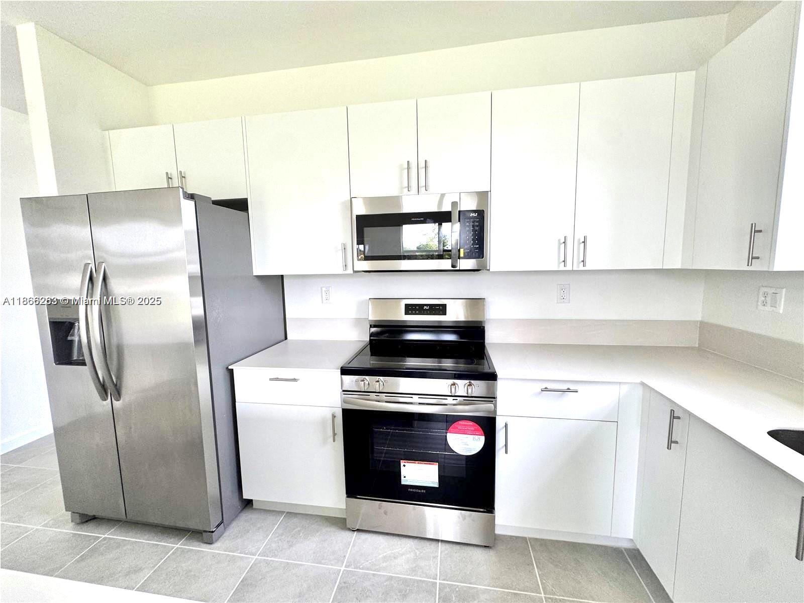 Building Photo - 2990 SE 23rd Ave