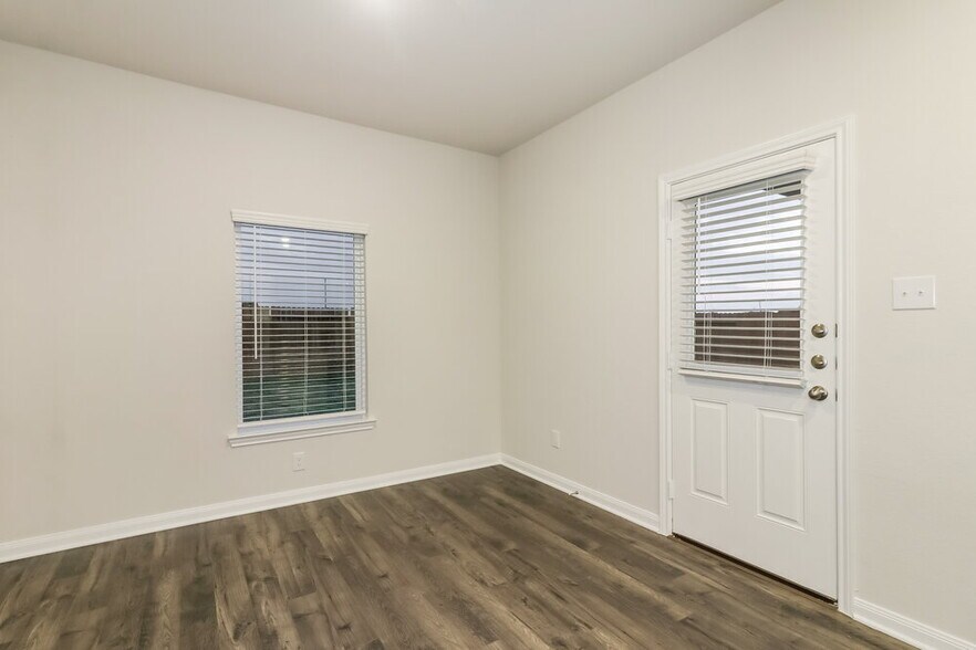 Building Photo - 412 Polly Grv Dr