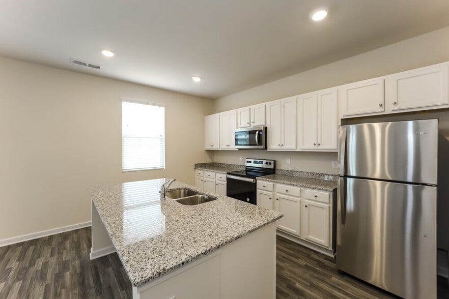 Building Photo - 449 Culloden Moor Dr