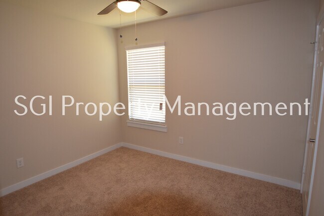 Building Photo - 523 Wood Dr
