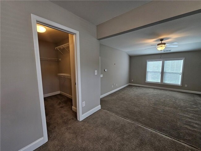 Building Photo - 3750 Thackary Dr