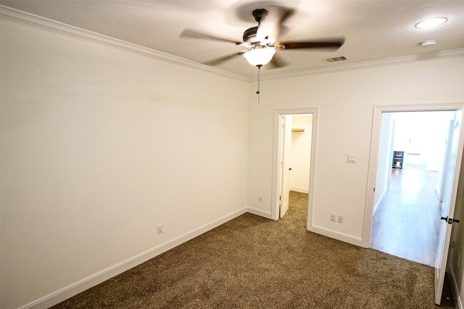 Building Photo - 6116 1/2 Hamman St