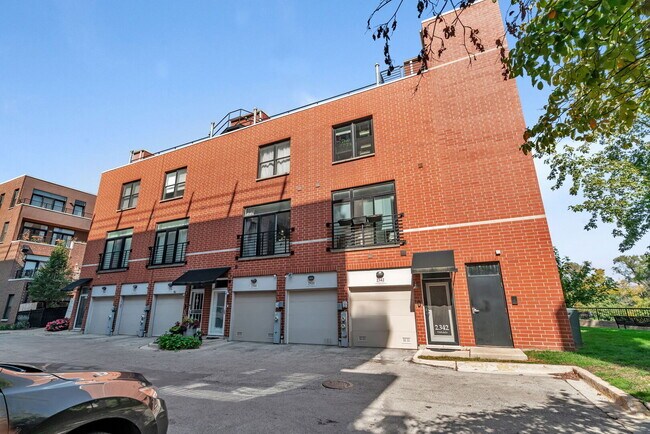 Building Photo - 2920 N River Walk Dr