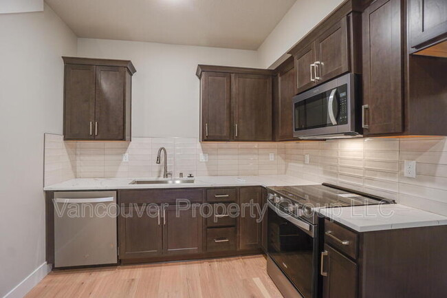 Building Photo - 2215 E Badger Wy