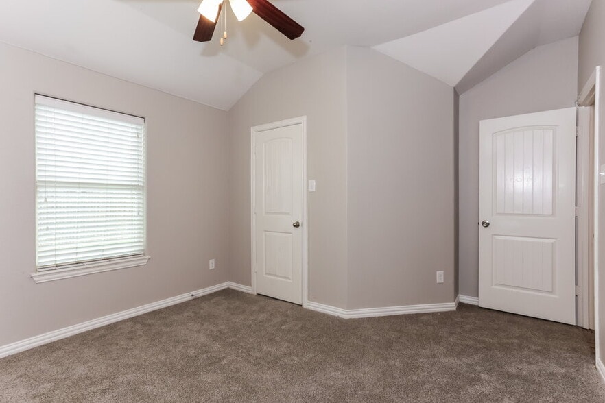 Building Photo - 7616 Rainbow Creek Dr