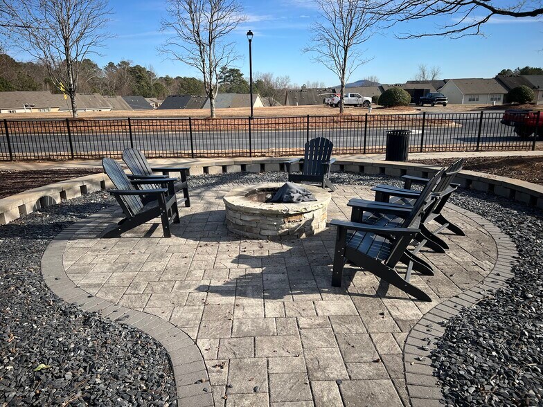 Building Photo - 544 Ridge View Xing