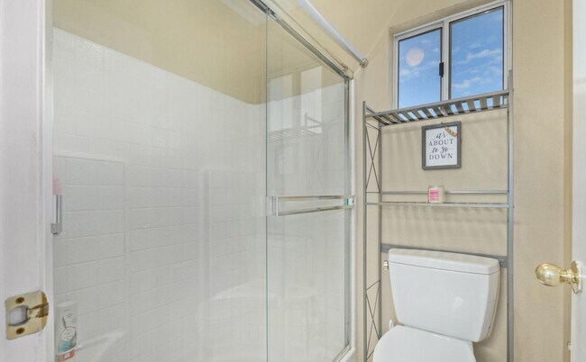 Building Photo - 3 BR 2.5 BA Glendale