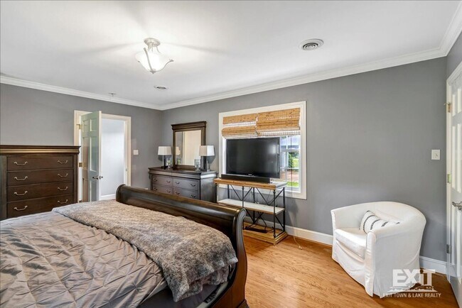 Building Photo - Beautiful 4 Bedroom, 2.5 Bath home Near Ke...