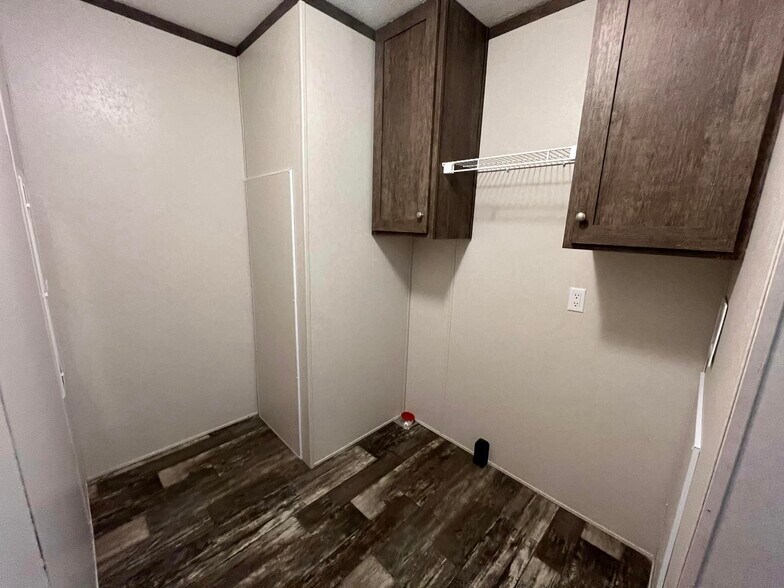 Building Photo - 1319 W Plum St