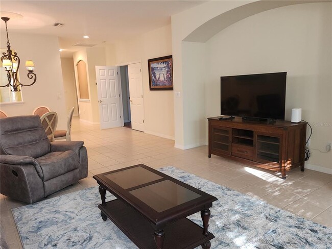 Building Photo - 6642 Tailfeather Way