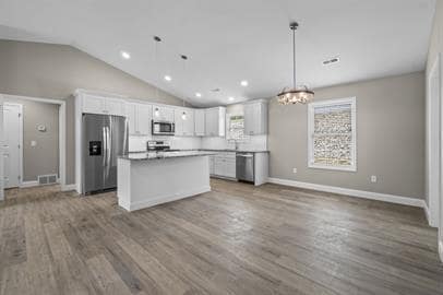 Building Photo - 302 Oak Grv Cir