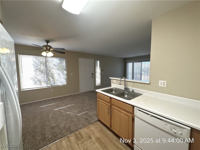 Building Photo - 5710 E Tropicana Ave