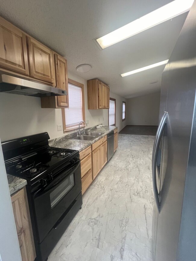 Building Photo - Large 3 bed 2 bath mobile