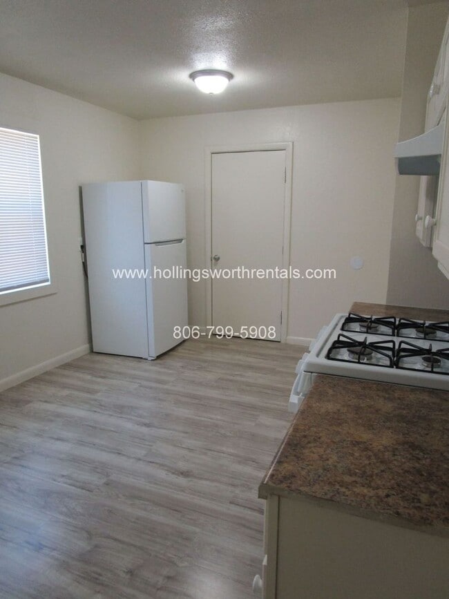 Building Photo - 2 bedroom 1 bath house