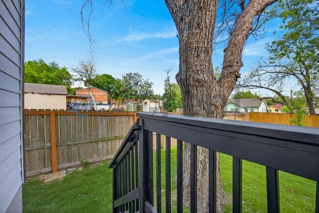 Building Photo - 113 Anderson Ave