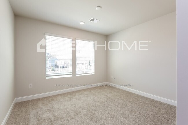 Building Photo - 139 Aurora Ln