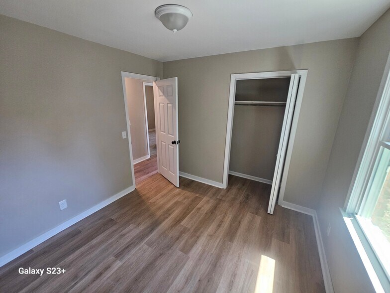 Building Photo - 13 Acme St