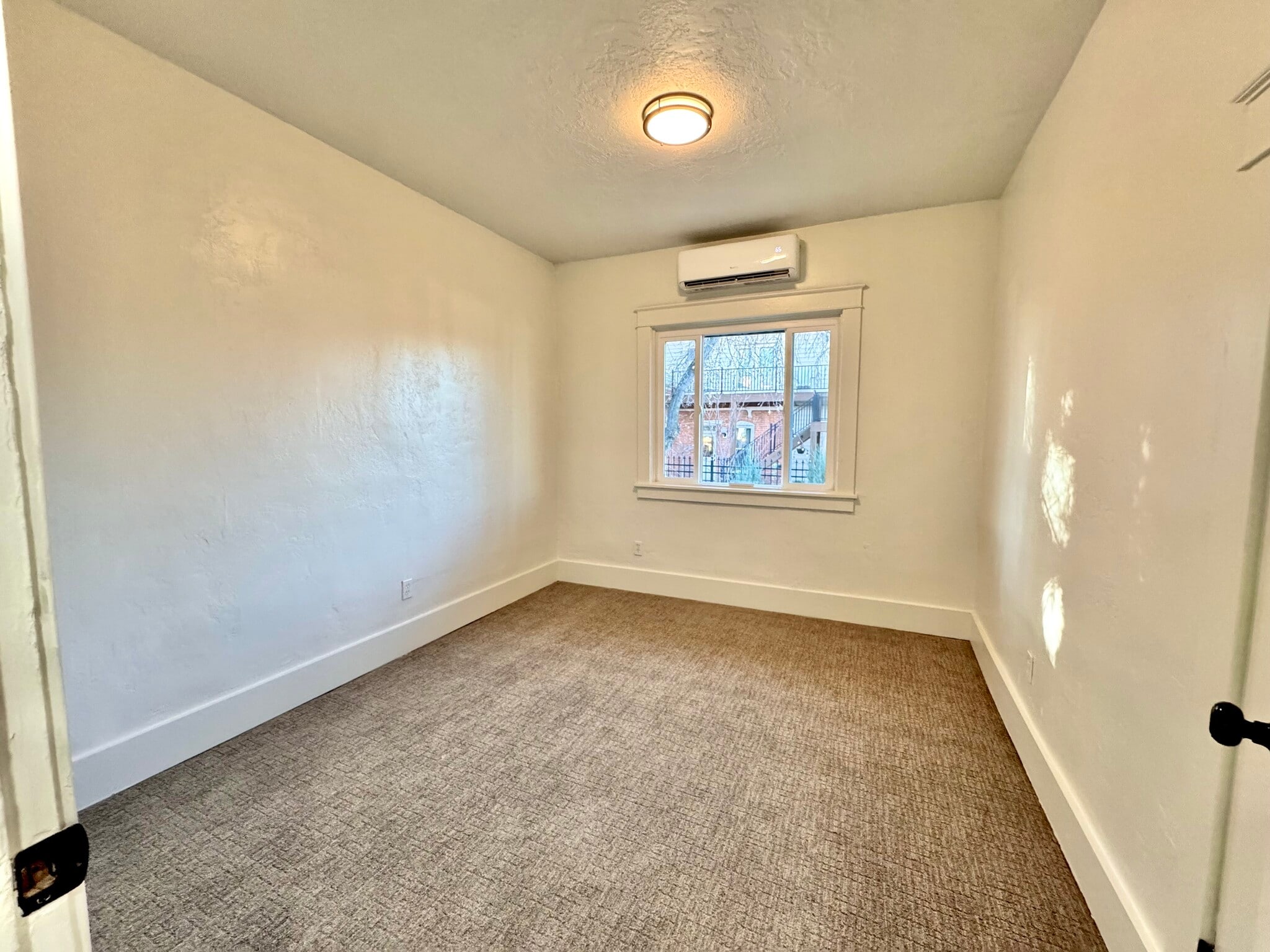 Building Photo - 76 W 200 S